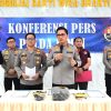 Polda Jambi Gelar Konferensi Pers, DPO Narkotika Berhasil Ditangkap di Tanjab Barat.