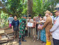 Dua Hari Pascabanjir, Dandim 0420/Sarko Terus Turun Salurkan Bantuan ke Warga.