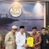 CE Serahkan SK Kepengurusan ke Ketua DPD II Tanjabbar Syufrayogi, Jadi Yang Perdana se-Jambi Pasca Musda.