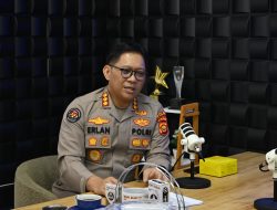 Kabid Humas Polda Jambi Paparkan Rangkaian Hari Bhayangkara ke-80 dan Program Presisi dalam Podcast Bersama Tribun Jambi.