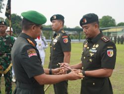 Tongkat Komando Yonif 142/Ksatria Jaya Resmi Berganti.