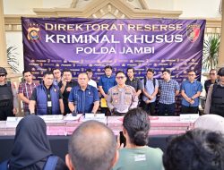 Ditreskrimsus Polda Jambi Ungkap Pembobolan Bank Jambi Rp144,82 Miliar, Tiga Tersangka Diamankan.