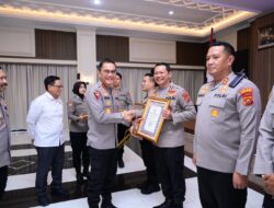 Polda Jambi Tingkatkan Pelayanan Publik Prima, Serahkan Penghargaan WBK dan Pelayanan Prima.