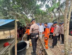 Brimob Jambi Peduli, Salurkan Ribuan Liter Air Bersih untuk Suku Anak Dalam di Merangin.
